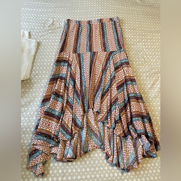 Patterned high/low midi skirt - Picture 2 of 3